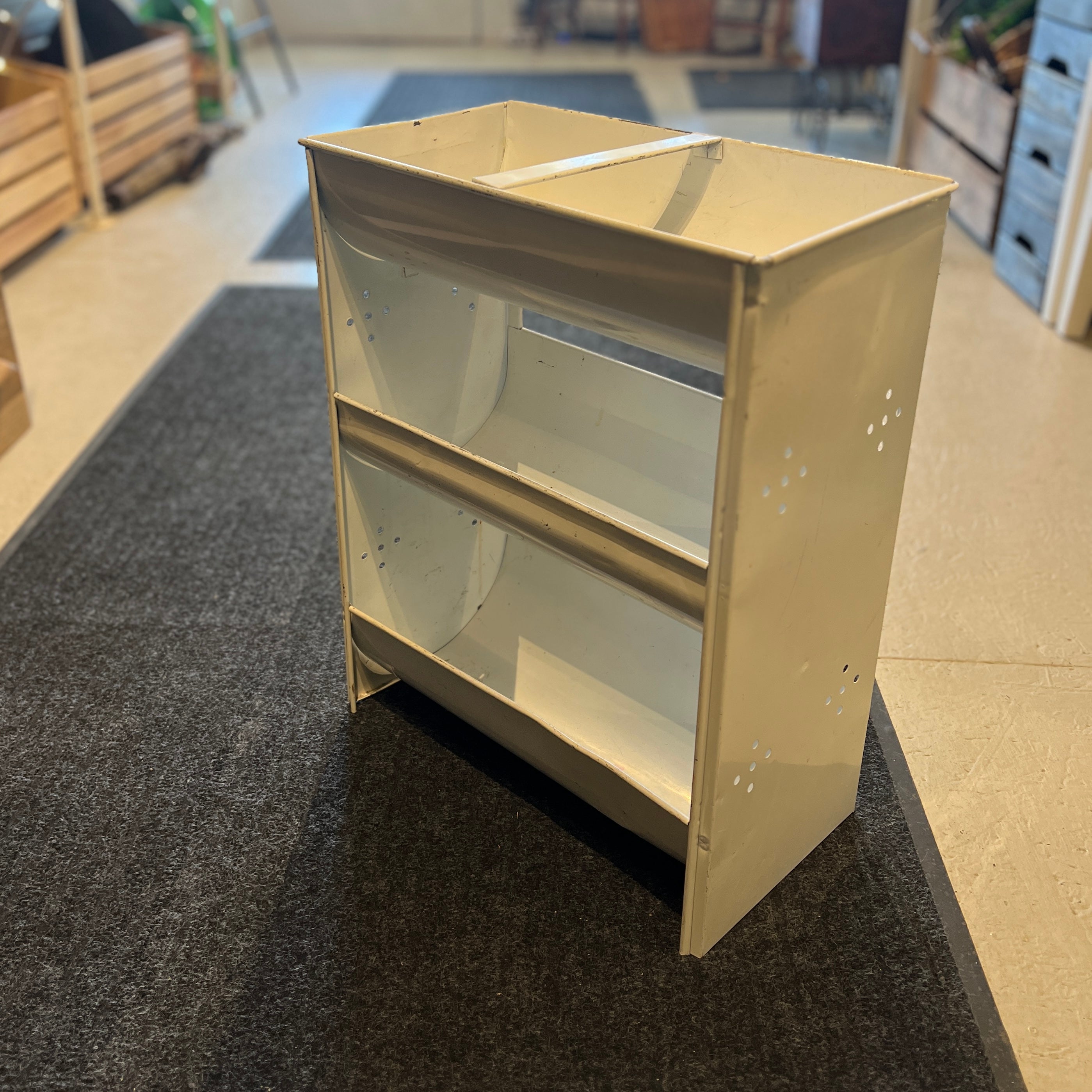 Vintage Storage Rack Sap & Seedling Market