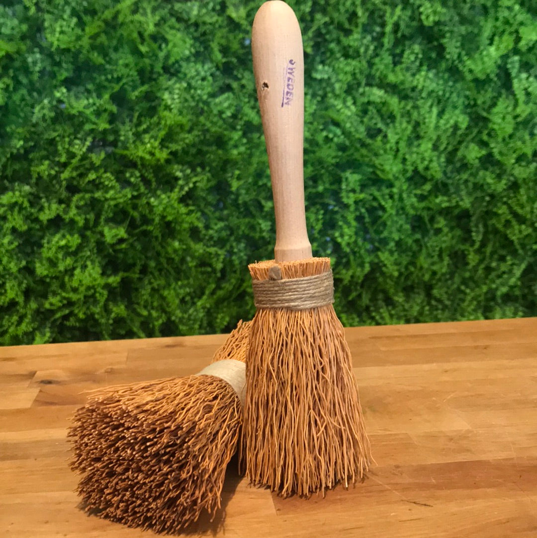 Swedish Wooden Brush Sap & Seedling Market