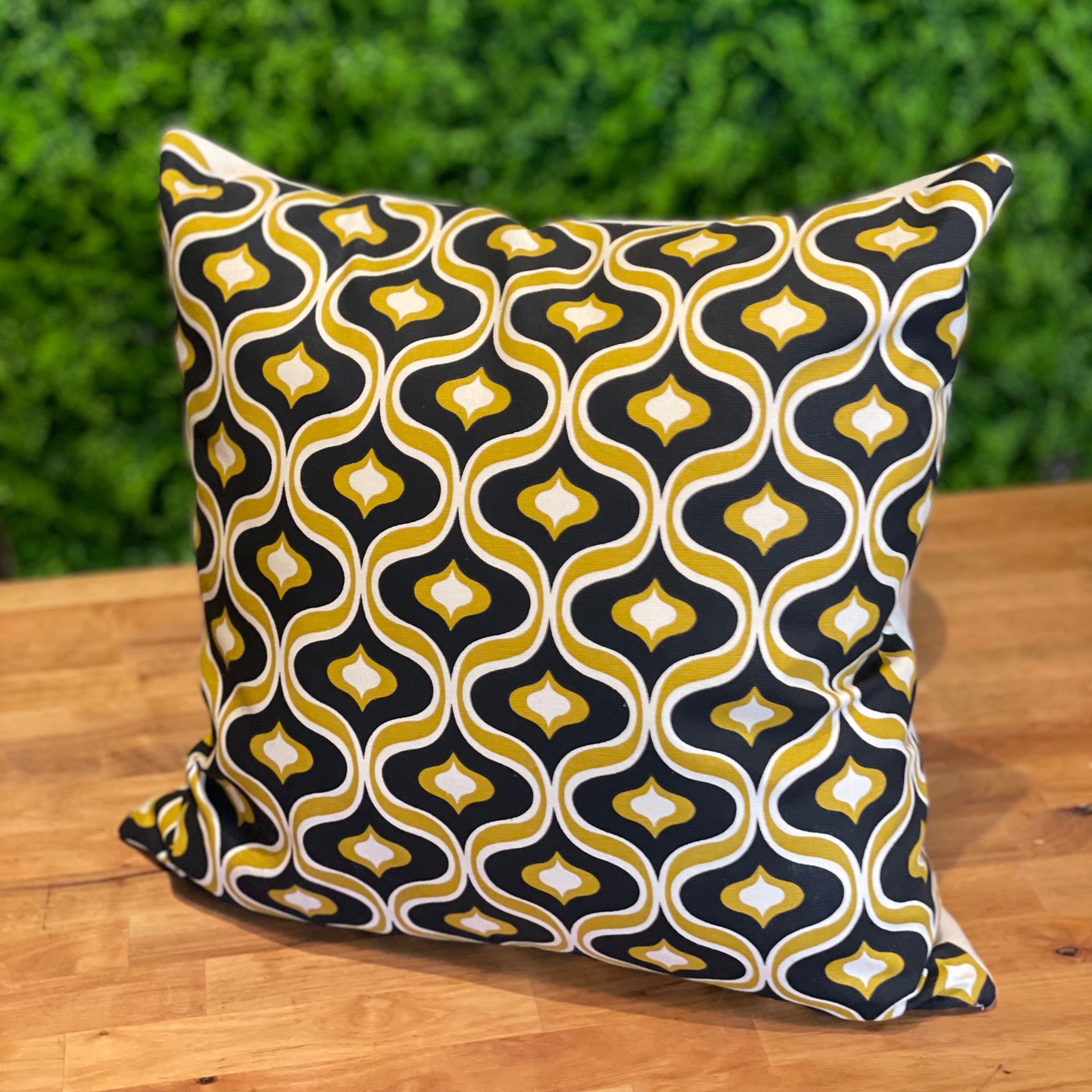 Black and Yellow Pillow Sap & Seedling Market